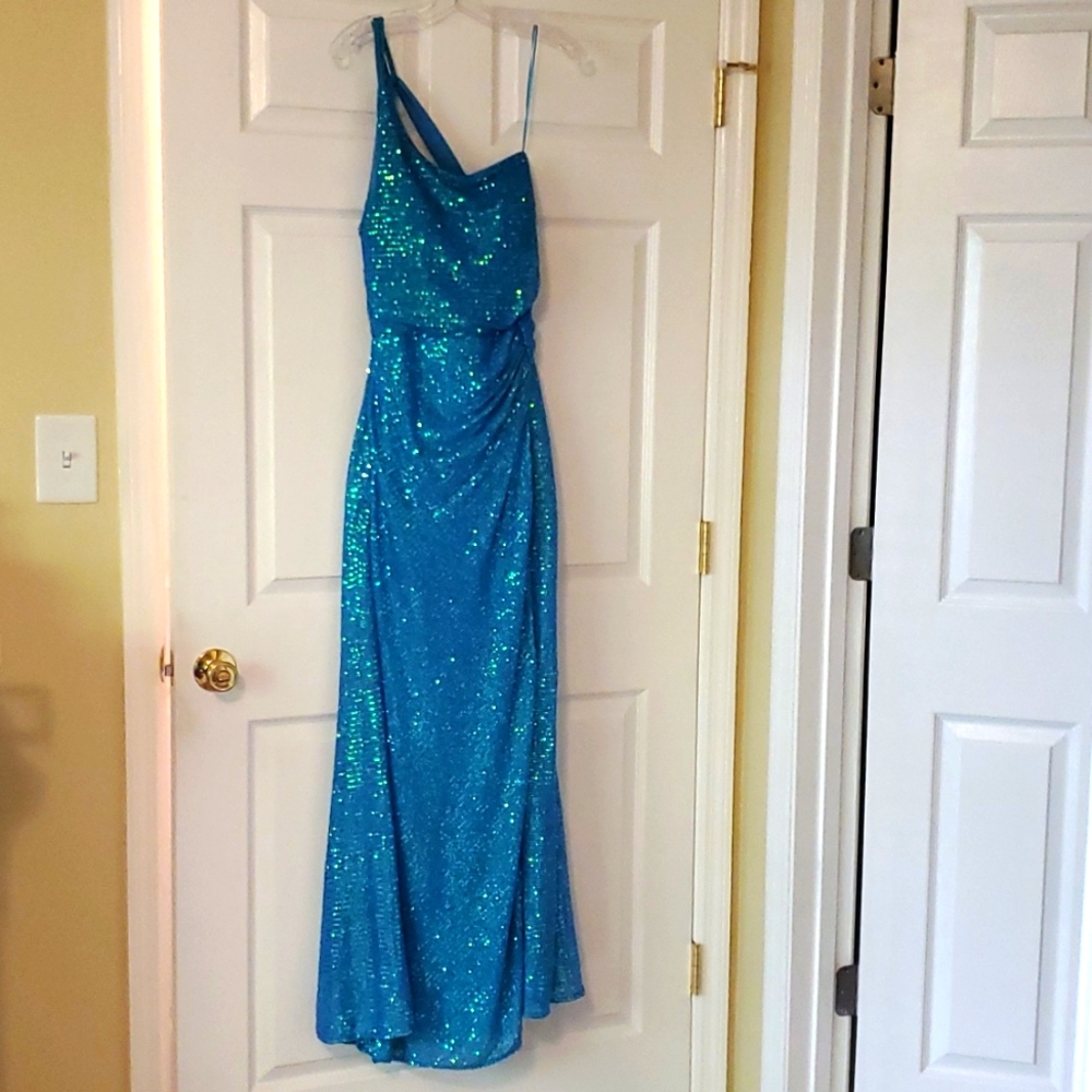 Prom Dress Formal  Teal/Aqua Blue Color NWT  Sz 13  Has Split on side.